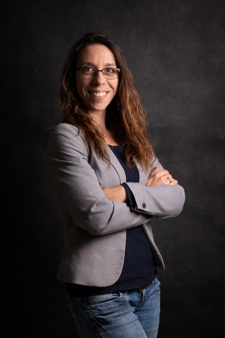 Portrait de Ludivine, photographe professionnel à Bressuire, passionné par la capture de moments authentiques et émouvants