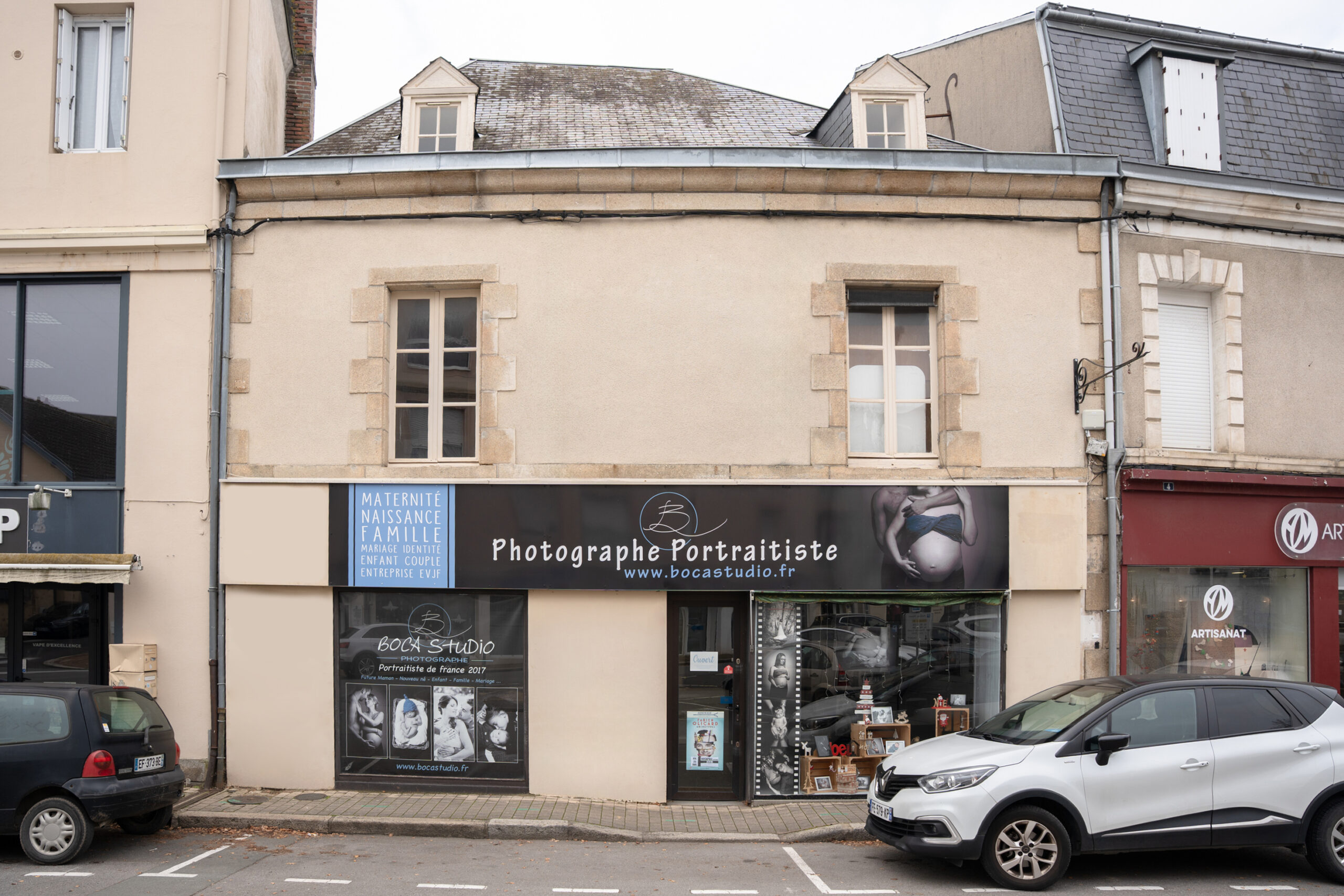 Façade du magasin de photographie situé 3 place des Anciens Combattants à Bressuire